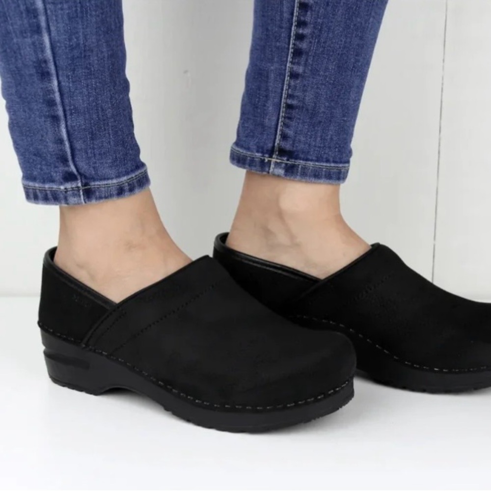 Sanita Professional Black Textured Oil Leather Women's Slip On Clogs Size 7.5/8 - Picture 2 of 11